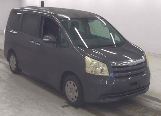 TOYOTA NOAH  2010