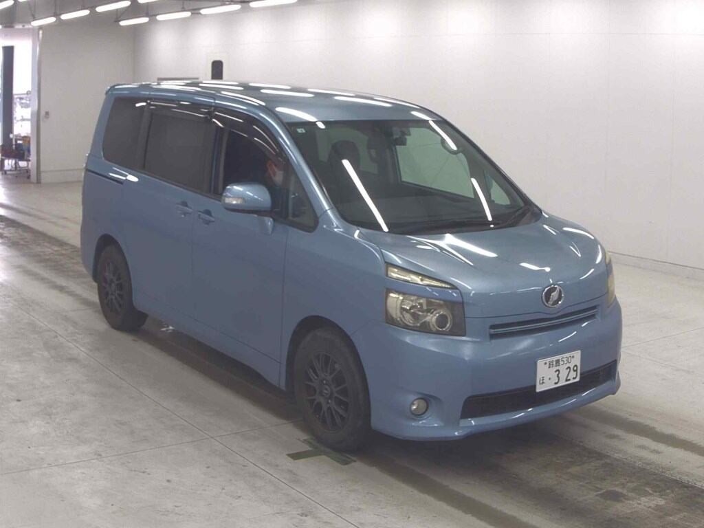 TOYOTA VOXY  2008