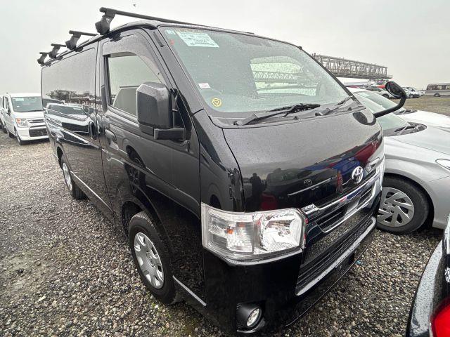 TOYOTA HIACE VAN  2022