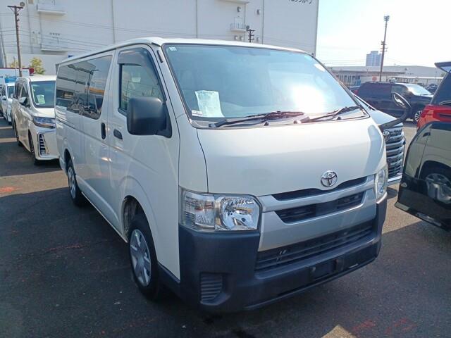 TOYOTA HIACE VAN  2020